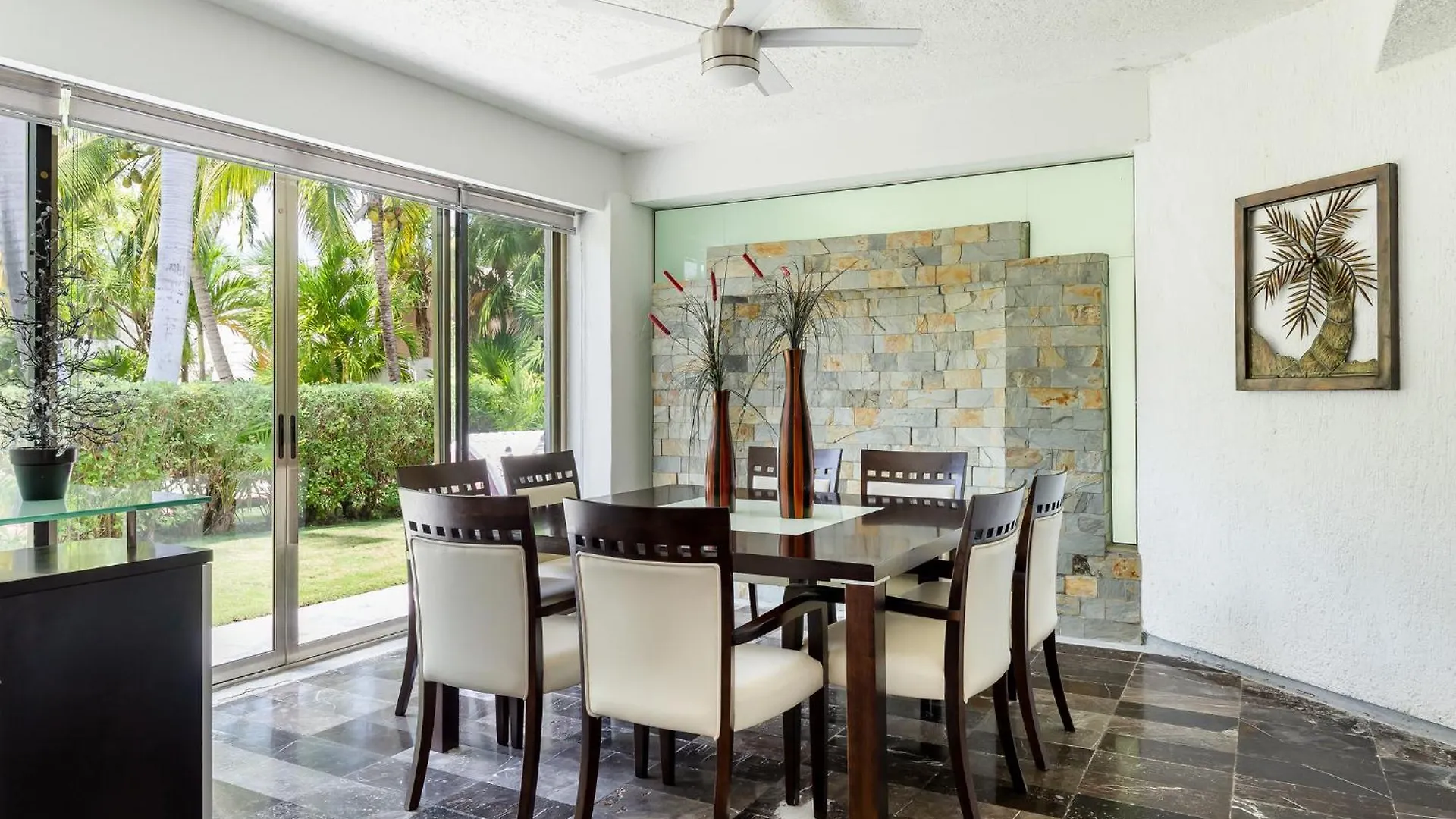 Large House - Walking To Beach - 10 Guests! Cancun